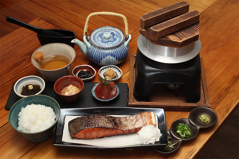 うおたろうの通常メニュー、羽釜ご飯と和食の御膳